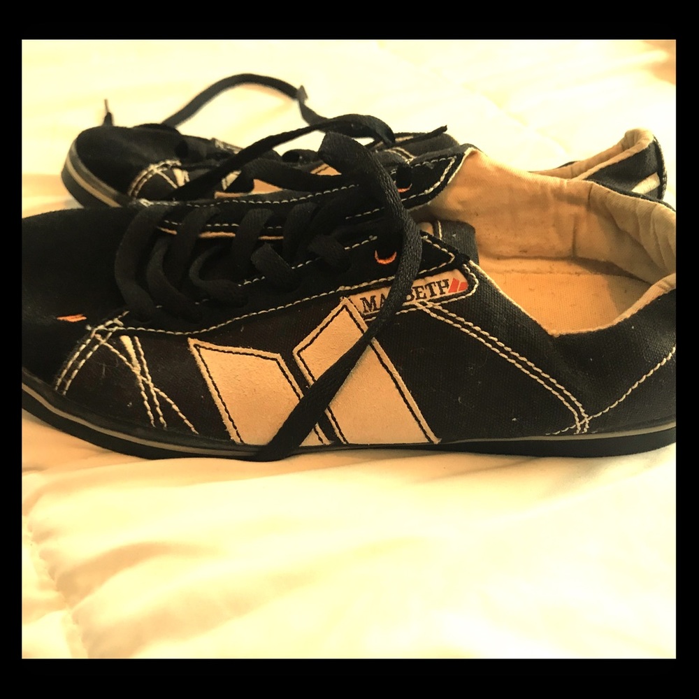 Macbeth sneakers suede